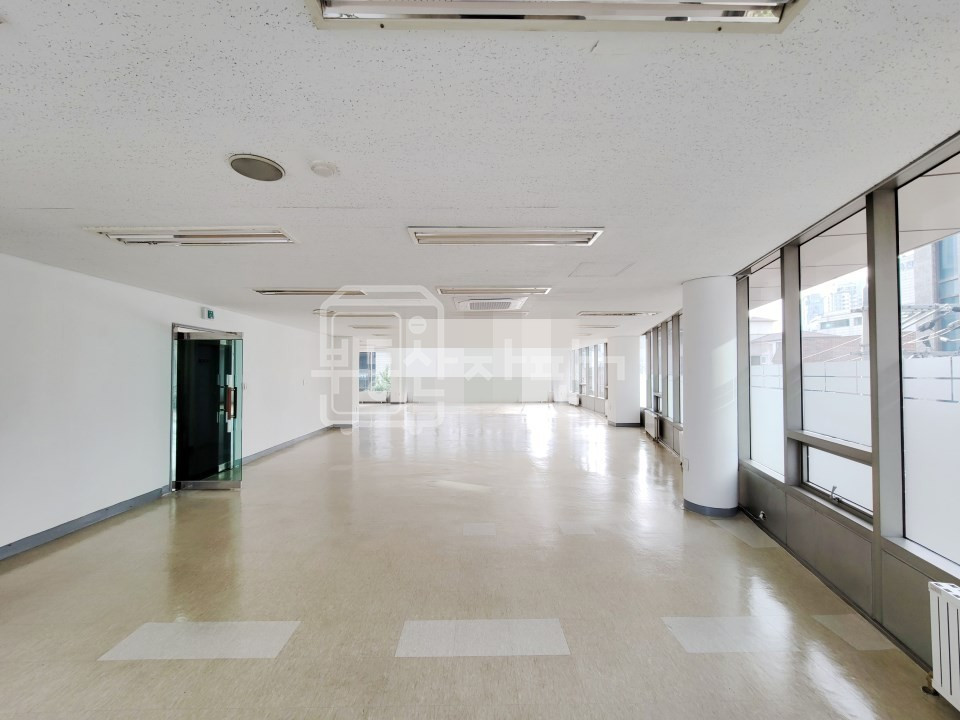 서울 서초구 서초동 역세권, 무권리, 양재역 도보2분, 4층 상가 임대 월세 매물번호 25409 사진 1