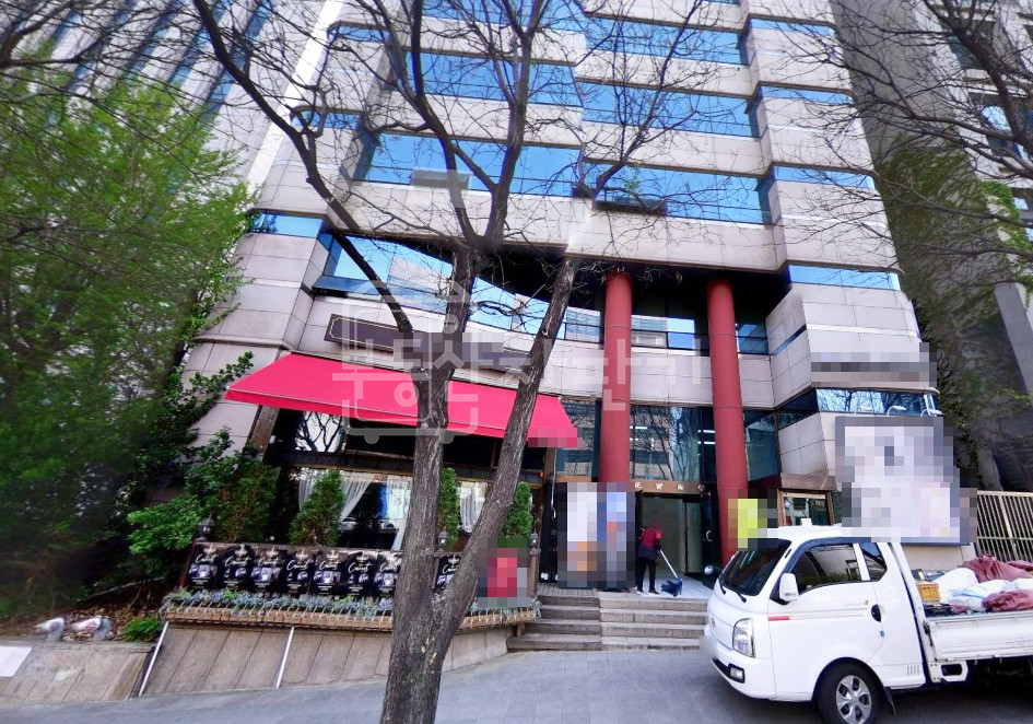 서울 서초구 서초동 무권리, 남부터미널역 도보 9분, 역세권, 1층 임대 월세 매물번호 25420 사진 1
