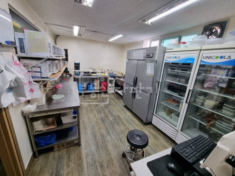 서울 강남구 논현동 무권리, 신논현역 도보 8분, 역세권, 2층 임대 월세 매물번호 25702 사진 1