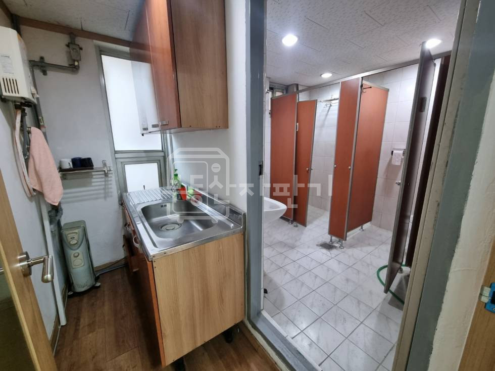 서울 강남구 논현동 무권리, 신논현역 도보 8분, 역세권, 2층 임대 월세 매물번호 25702 사진 7