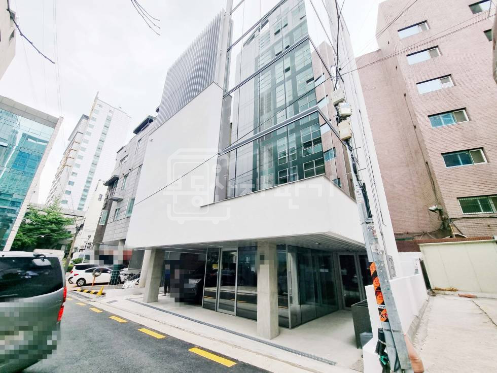 서울 서초구 서초동 남부터미널역 2분, 초역세권, 지상5층~지하1층 신축급건물 통임대 월세 매물번호 24674 사진 1