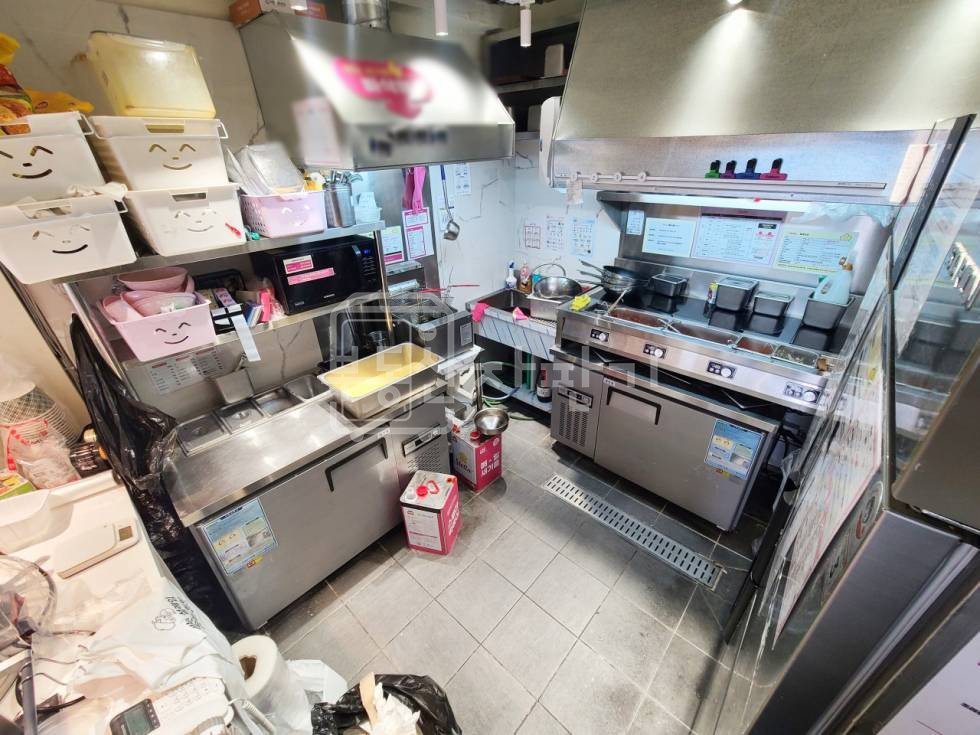 서울 강남구 논현동 신논현역 5분, 역세권, 1층 임대 월세 매물번호 22288 사진 2
