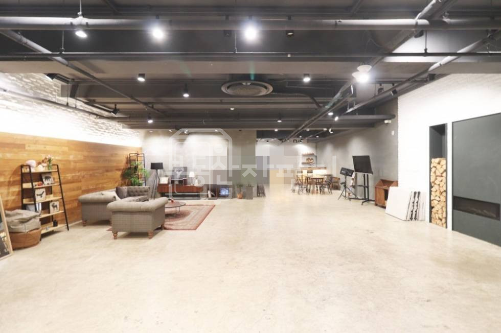 서울 성동구 성수동2가 성수동 촬영스튜디오, 지하1층 상가 임대 월세 매물번호 26042 사진 2