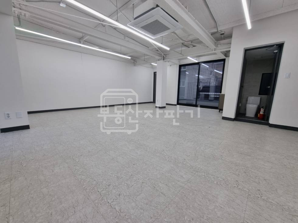서울 서초구 반포동 무권리, 신논현역 도보 8분, 역세권, 4층 임대 월세 매물번호 26372 사진 1