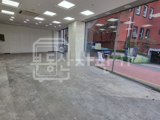 서울 서초구 양재동 대로변, 무권리, 양재역 도보2분, 1층 상가 임대 월세 매물번호 26588 사진 2