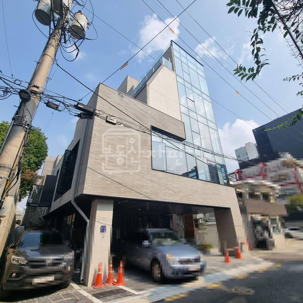 서울 강남구 청담동 압구정로데오역 8분, 지하 1층 신축건물 청담동 명품거리 이면도로 월세 매물번호 25882 사진 1
