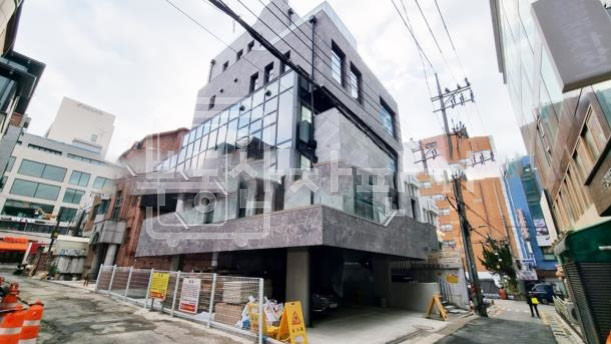 서울 강남구 논현동 신논현역3분, 초역세권, 지상5층~지하1층 신축건물 통임대 월세 매물번호 26745 사진 1