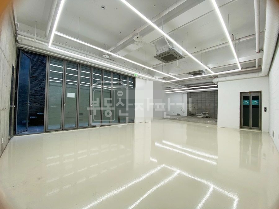 서울 강남구 역삼동 무권리, 썬큰, 신논현역 도보2분, 지하1층 임대 월세 매물번호 26854 사진 1
