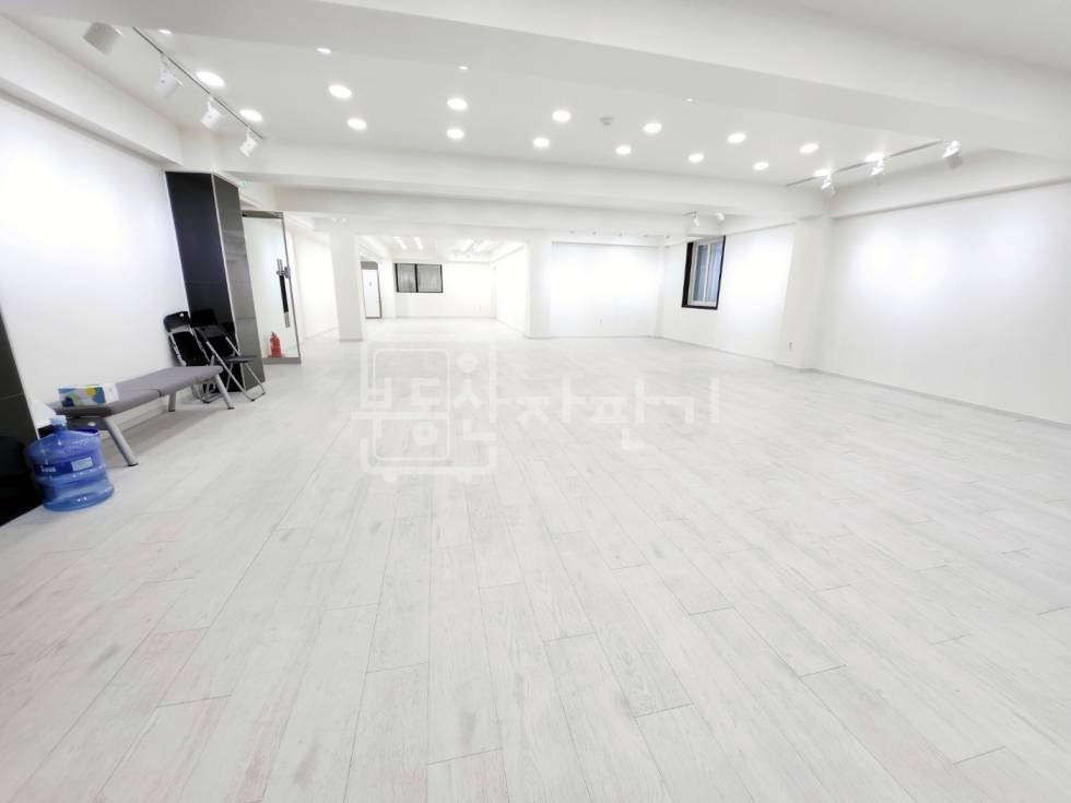 서울 강남구 논현동 논현역 1분, 대로변,지상3층~지하1층 단독건물 통임대 월세 매물번호 21696 사진 2