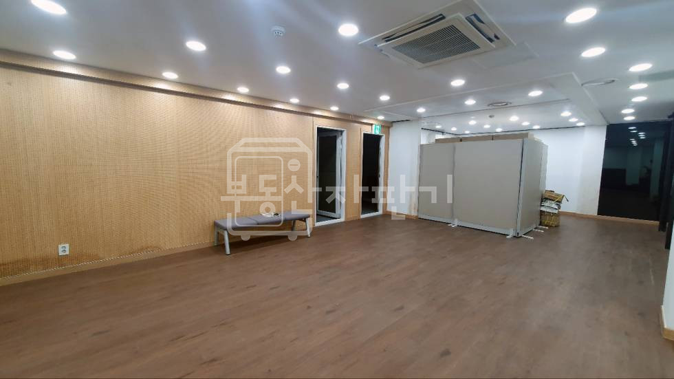 서울 강남구 논현동 논현역 1분, 대로변,지상3층~지하1층 단독건물 통임대 월세 매물번호 21696 사진 4