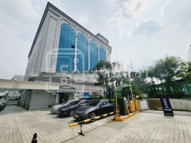 서울 서초구 반포동 무권리,대로변, 대형평수, 구반포역 바로 앞 건물 1층 임대 월세 매물번호 27037 사진 1