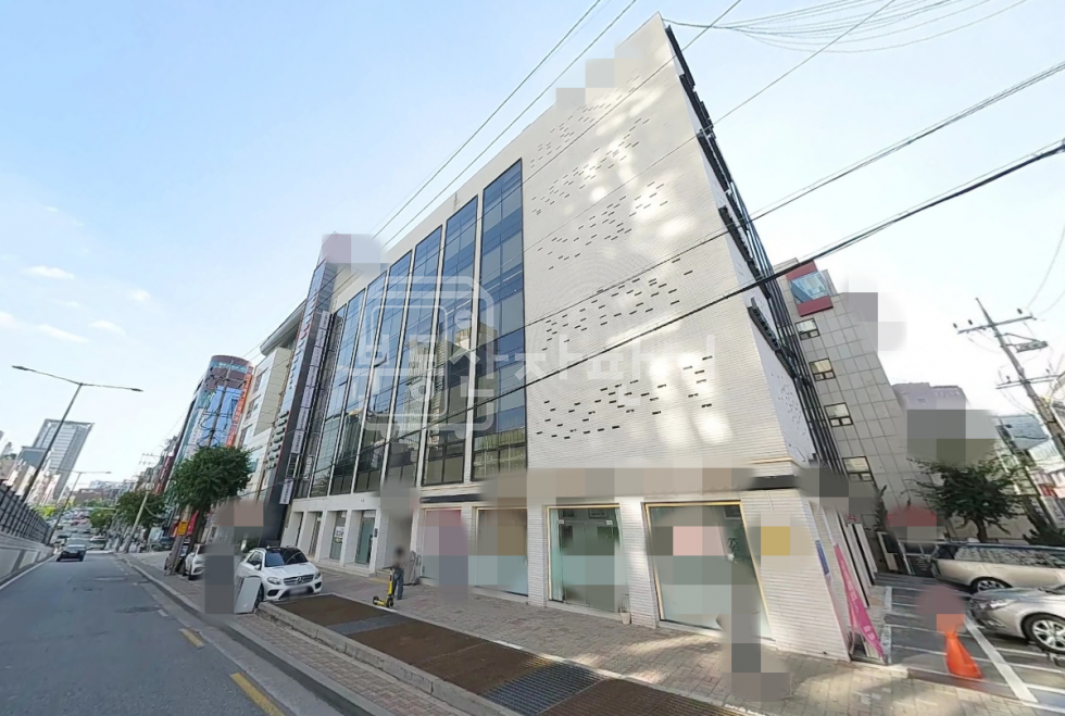 서울 강남구 신사동 무권리, 대로변, 압구정역 도보2분, 3층 상가 임대 월세 매물번호 27084 사진 1