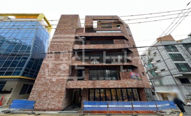 서울 강남구 논현동 신논현역7분, 지상5층~지하1층 리모델링건물 통임대 월세 매물번호 27082 사진 1