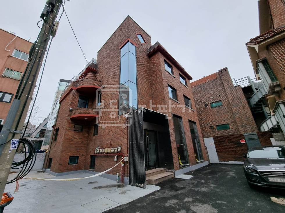 서울 강남구 신사동 압구정역 8분, 지상3층~지하1층 리모델링건물 통임대 월세 매물번호 25049 사진 1