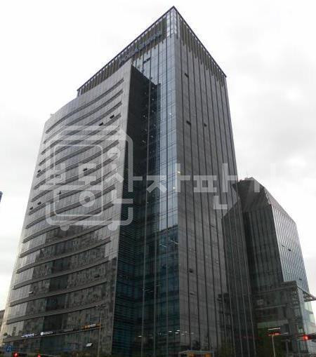 서울 강남구 논현동 강남구청역 랜드마크 건물 14층 사무실 월세 매물번호 27275 사진 1