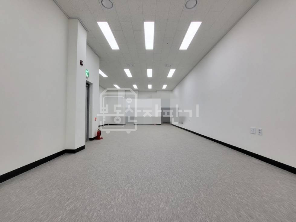 서울 성동구 성수동1가 무권리, 뚝섬역 도보1분, 지하1층 상가 임대 월세 매물번호 27316 사진 1