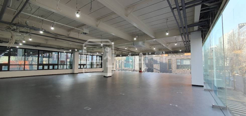 서울 강남구 역삼동 무권리, 대로변, 주차3대, 언주역 3분, 2층 전체 임대 월세 매물번호 20666 사진 3