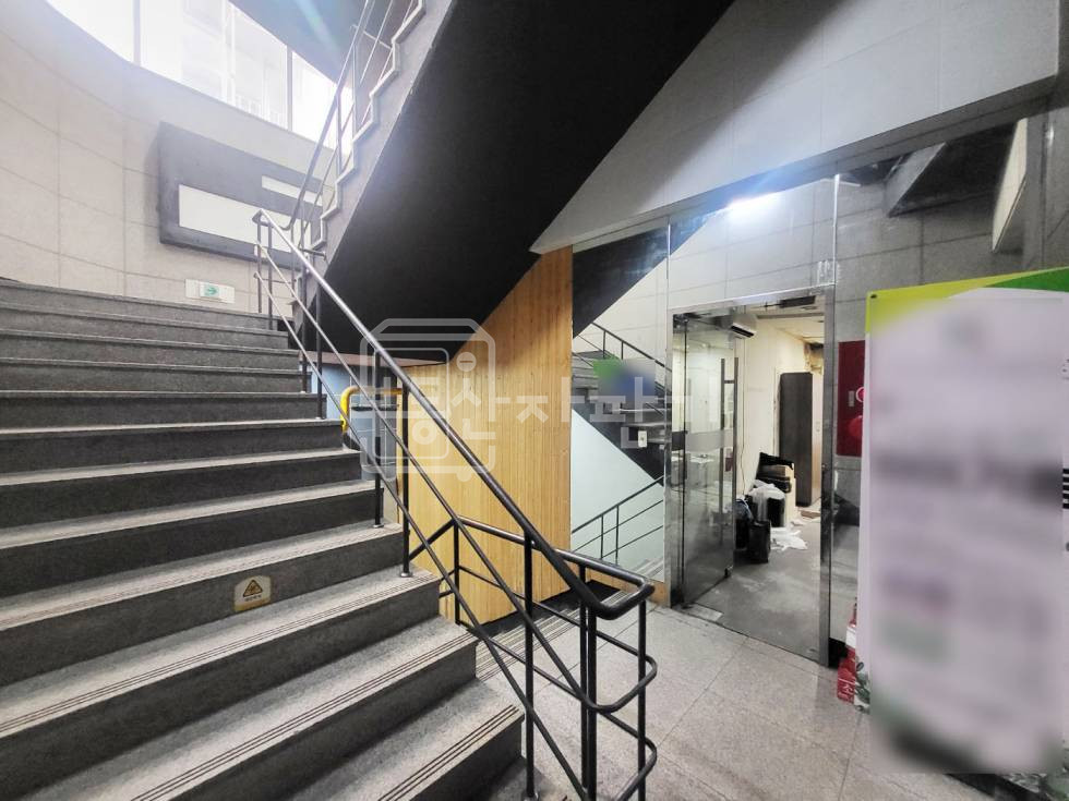 서울 강남구 청담동 무권리, 압구정로데오역5분, 대로변, 지하1층 임대 월세 매물번호 27552 사진 2