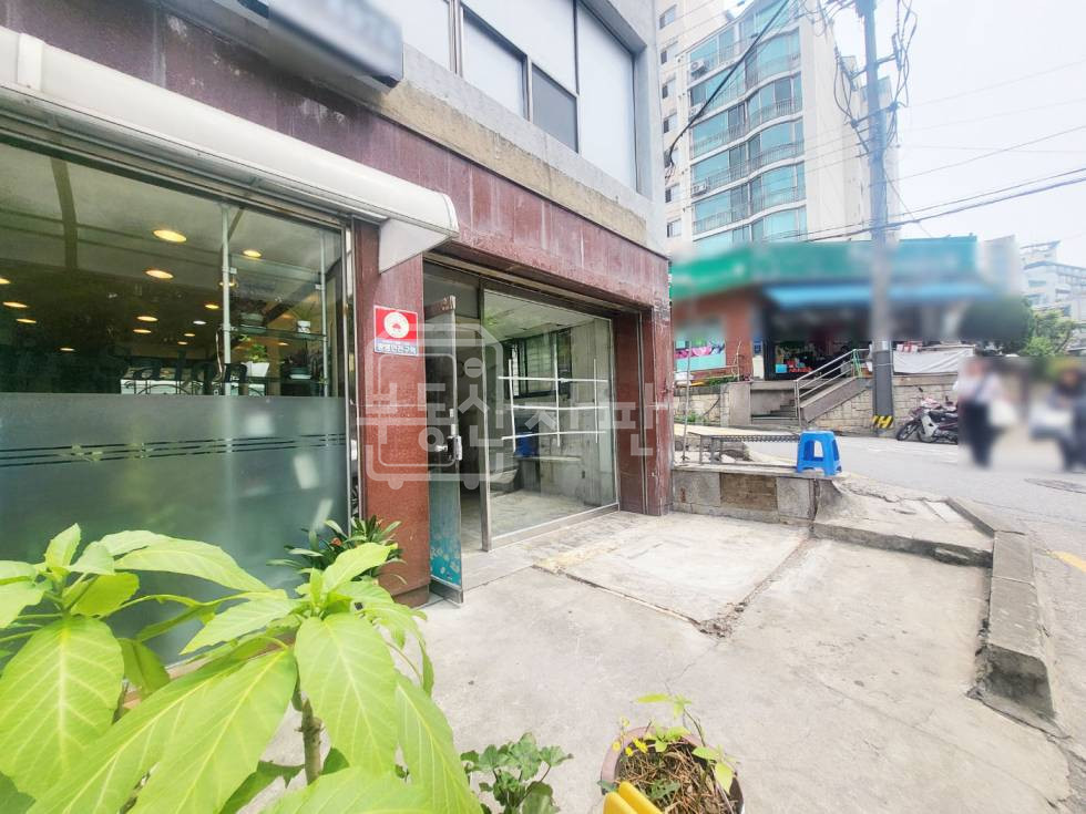 서울 강남구 논현동 무권리, 즉시입주, 아파트 단지 상권좋은곳, 강남구청역 도보10분 월세 매물번호 27554 사진 1