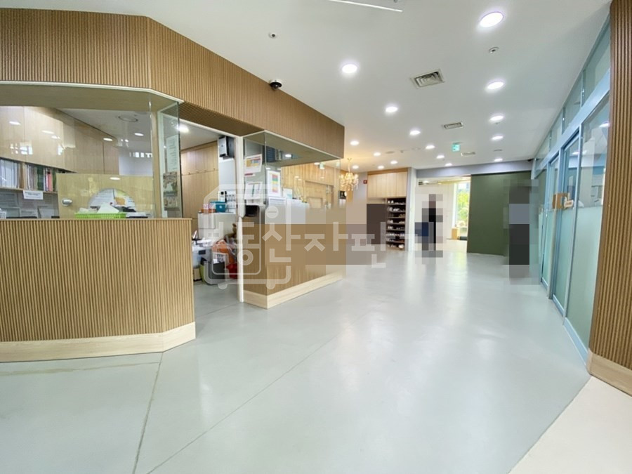 서울 송파구 석촌동 무권리, 대로변, 석촌고분역 앞, 3층 상가 임대 월세 매물번호 27613 사진 1