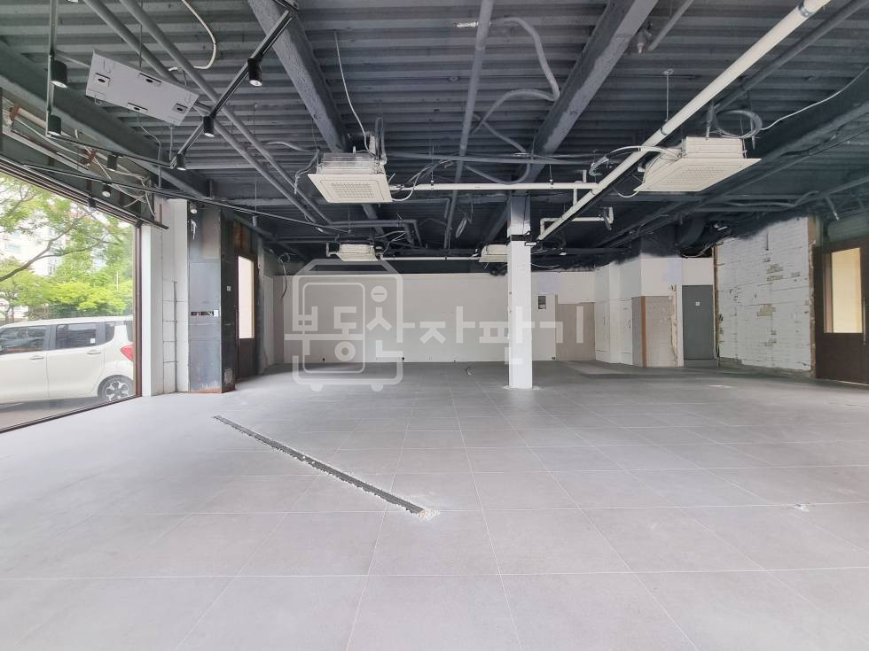 서울 강남구 신사동 무권리, 압구정로데오역 6분, 역세권, 1층 임대 월세 매물번호 27755 사진 1