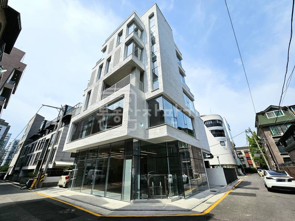서울 강남구 신사동 무권리, 세로수길인근 5층 신축임대 월세 매물번호 27756 사진 1