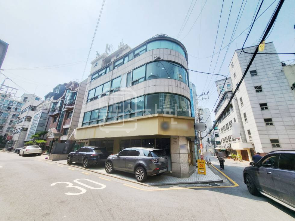 서울 서초구 서초동 무권리, 교대역 6분, 역세권, 3층 임대 월세 매물번호 28006 사진 1