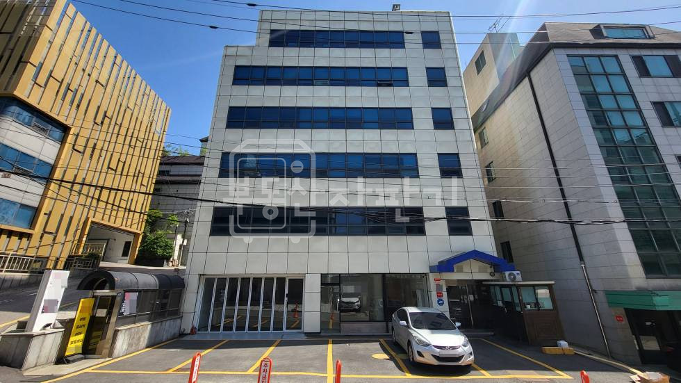 서울 강남구 논현동 10-25 무권리, 신사역 7분, 역세권, 지하1층 일부 임대 월세 매물번호 27539 사진 1