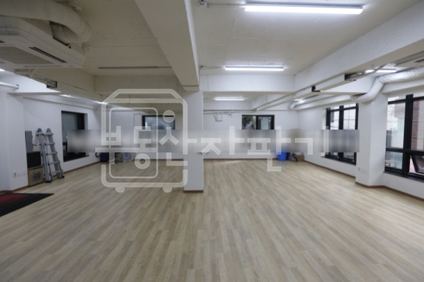 서울 강남구 청담동 무권리, 압구정로데오역 10분, 역세권, 2층 임대 월세 매물번호 10215 사진 4