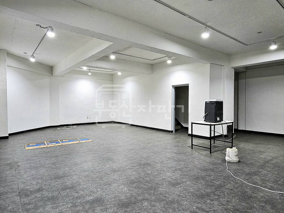 서울 강남구 신사동 무권리, 압구정역 도보6분, 역세권, 지하1층 임대 월세 매물번호 27495 사진 2