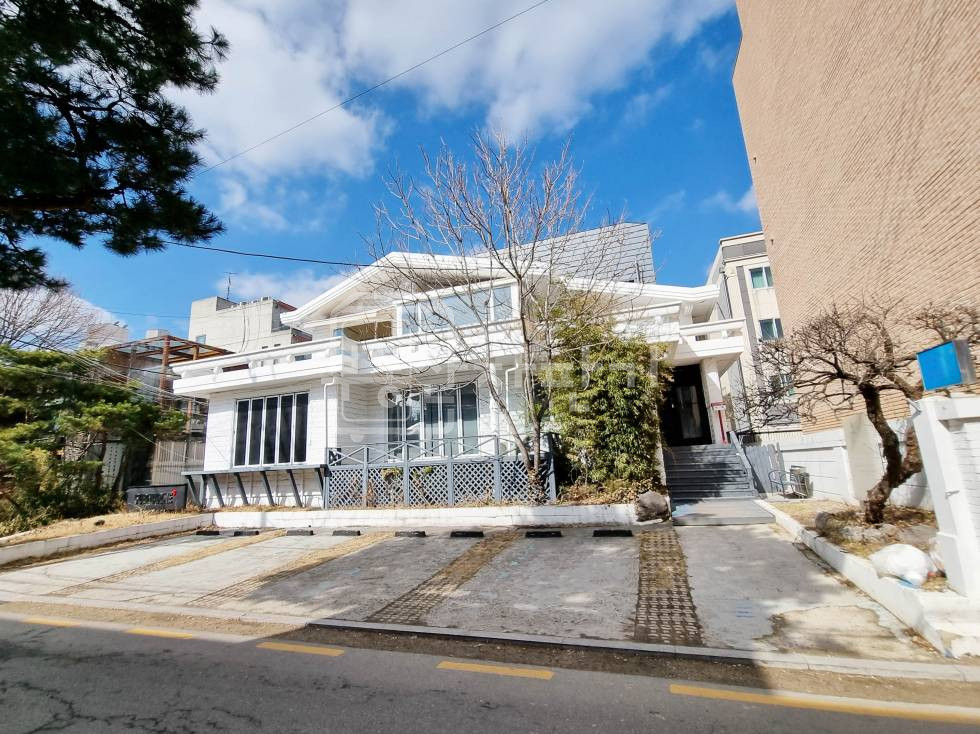 서울 강남구 논현동 강남구청,선정릉역 8분, 지상2층~지하1층 단독건물 통임대 월세 매물번호 23387 사진 1