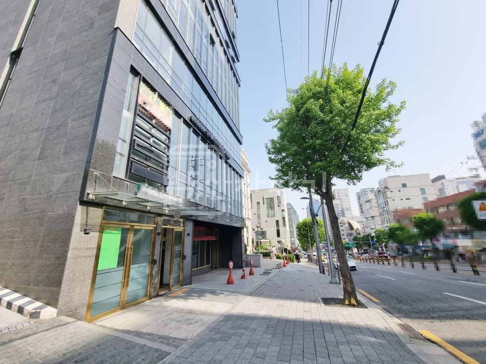 서울 강남구 논현동 무권리, 언주역 3분, 초역세권, 대로변, 1층 임대 월세 매물번호 20183 사진 1