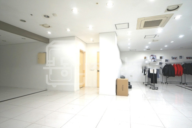 서울 강남구 신사동 무권리, 압구정로데오역 2분, 초역세권, 지하 1층 임대 월세 매물번호 28396 사진 2