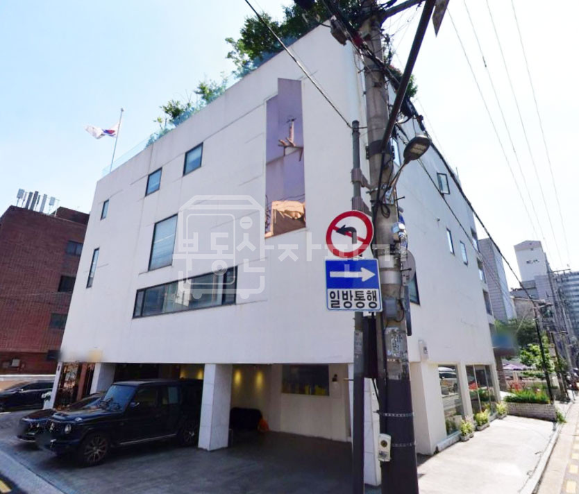 서울 강남구 신사동 압구정로데오역 9분, 역세권, 지하 1층 임대 월세 매물번호 28496 사진 1