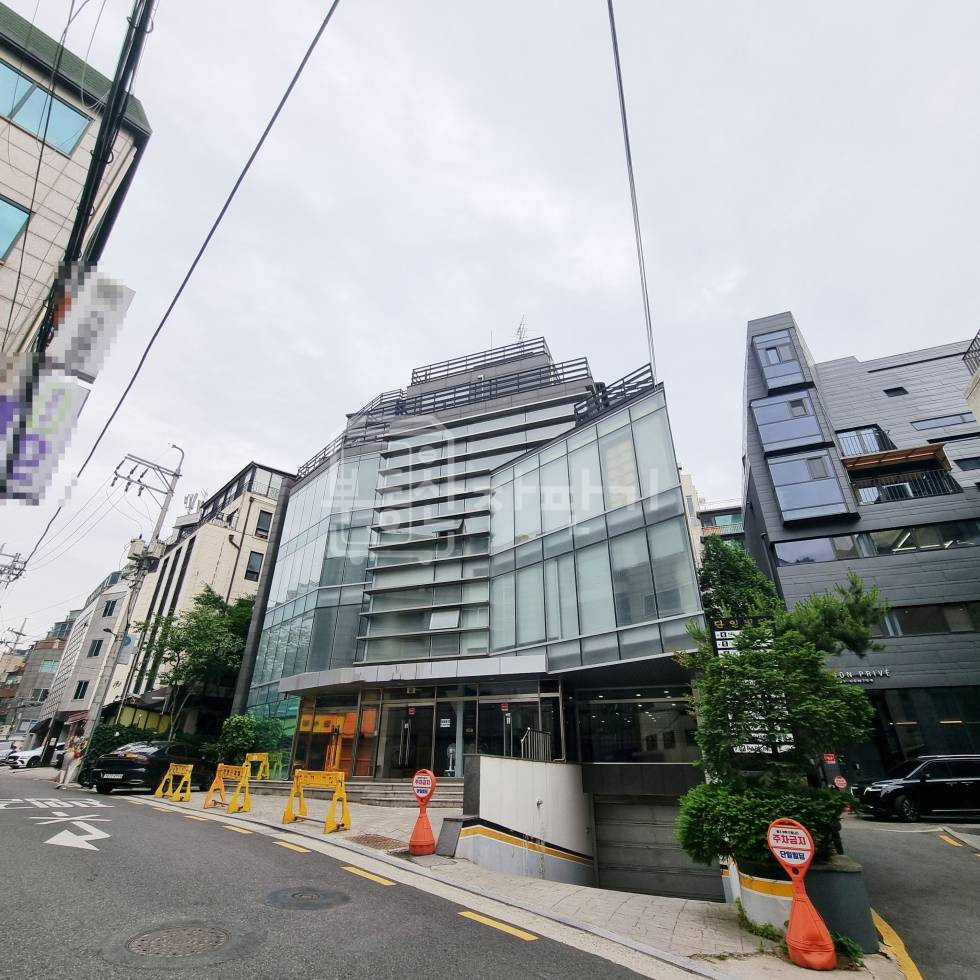 서울 강남구 신사동 무권리, 압구정역 7분, 역세권, 4층 임대 월세 매물번호 27921 사진 1