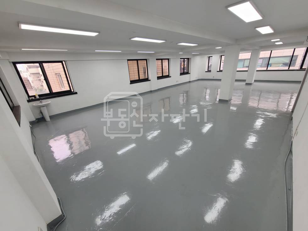 서울 서초구 잠원동 무권리, 신사역 2분, 초역세권, 3층 임대 월세 매물번호 25817 사진 1