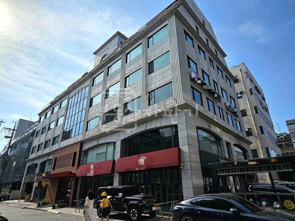 서울 강남구 신사동 무권리, 압구정역 도보3분, 초역세권, 5층 임대 월세 매물번호 29100 사진 1