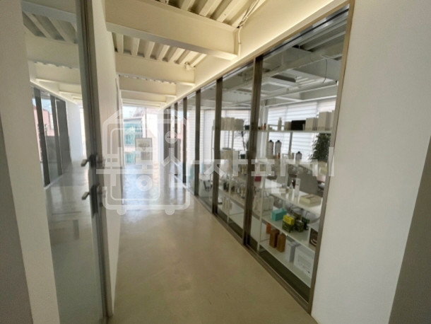 서울 강남구 신사동 무권리, 신사역 9분, 역세권, 3층 임대 월세 매물번호 29268 사진 1