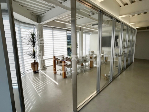 서울 강남구 신사동 무권리, 신사역 9분, 역세권, 3층 임대 월세 매물번호 29268 사진 2