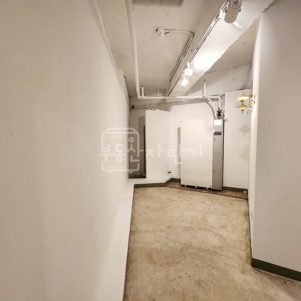 서울 강남구 논현동 무권리,신사역 3분, 초역세권, 지하 1층 임대 월세 매물번호 28726 사진 4