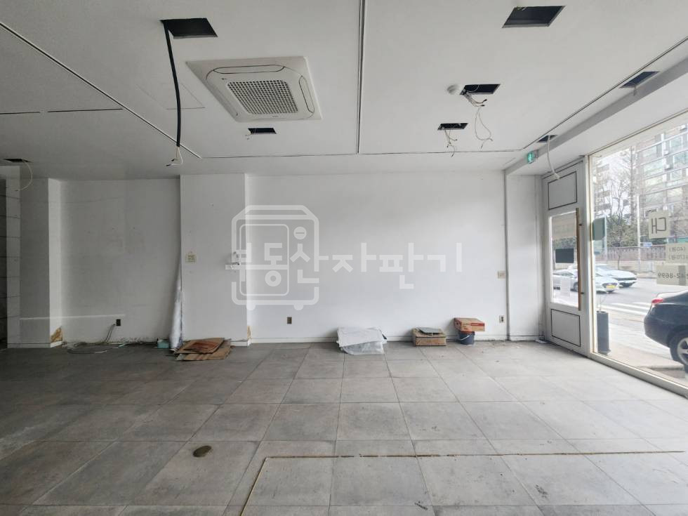 서울 강남구 신사동 무권리, 대로변, 압구정역 10분, 역세권, 1층 임대 월세 매물번호 23135 사진 2