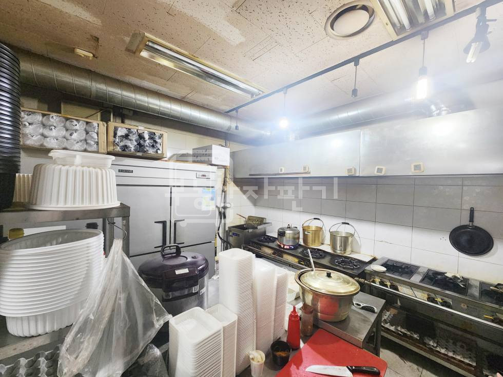 서울 강남구 논현동 강남구청역 5분, 역세권, 1층 임대 월세 매물번호 27855 사진 1