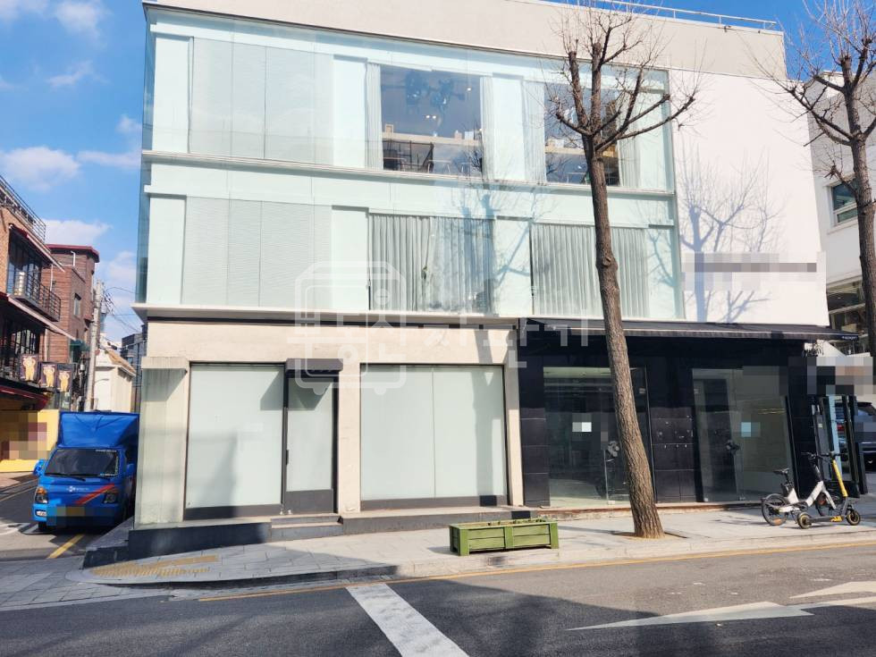서울 강남구 신사동 무권리, 3호선/신분당선 신사역 9분, 역세권, 1층 임대 월세 매물번호 27327 사진 1