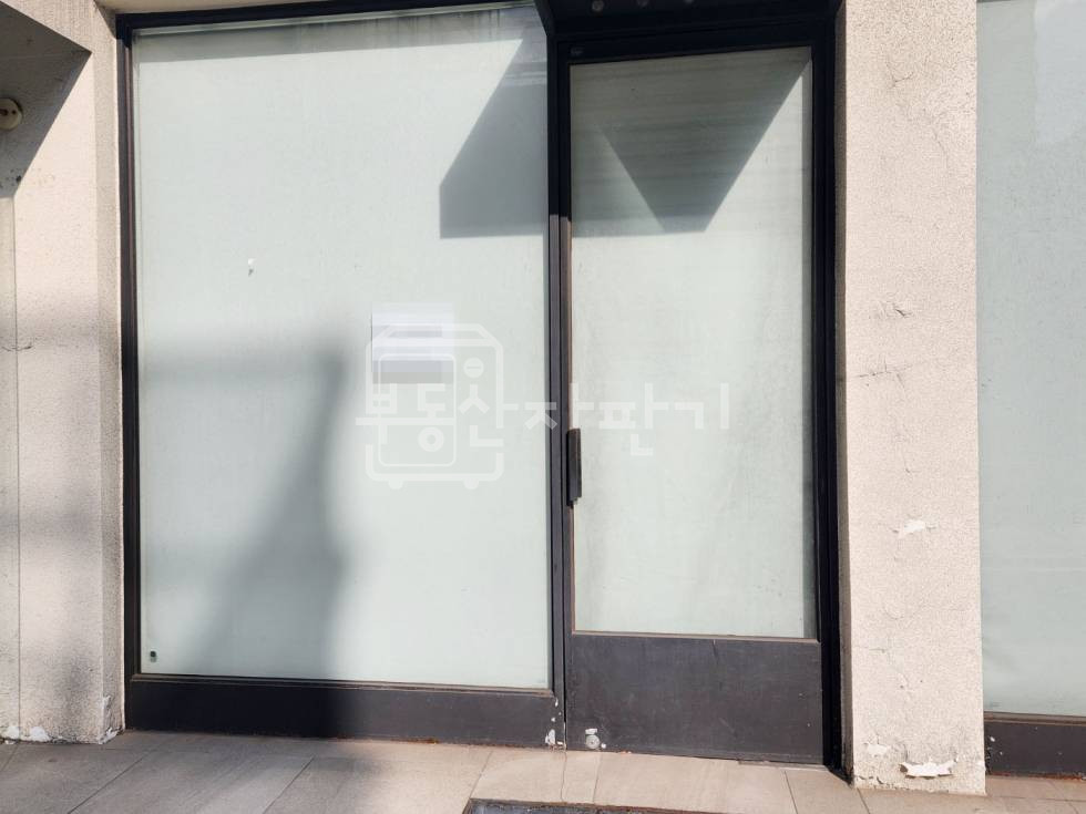 서울 강남구 신사동 무권리, 3호선/신분당선 신사역 9분, 역세권, 1층 임대 월세 매물번호 27327 사진 2