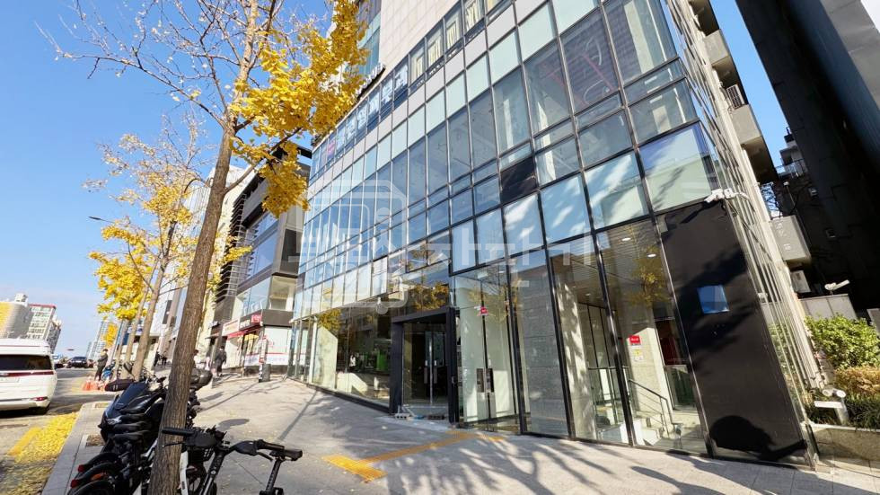 서울 강남구 청담동 무권리, 압구정로데오역 도보 1분, 초역세권, 1층~지하1층 복층 임대 월세 매물번호 29338 사진 1