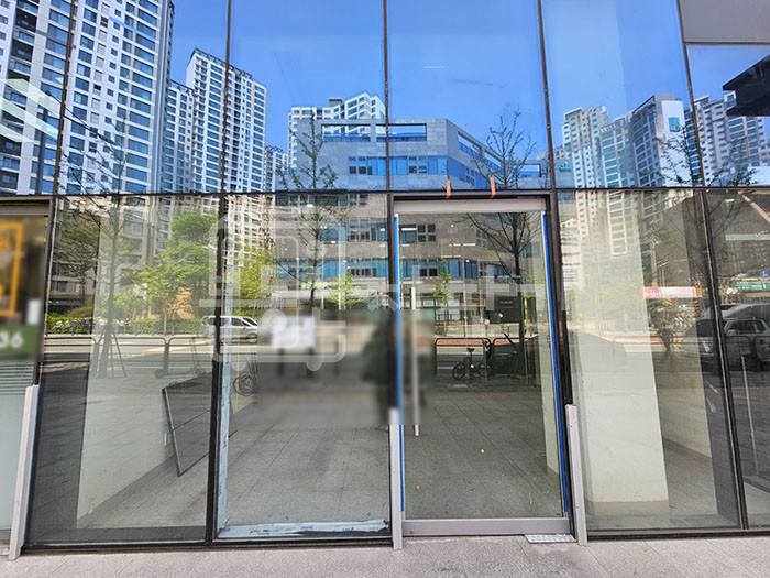 서울 서초구 서초동 무권리, 강남역 7분, 역세권, 대로변 1층 임대 월세 매물번호 27464 사진 1