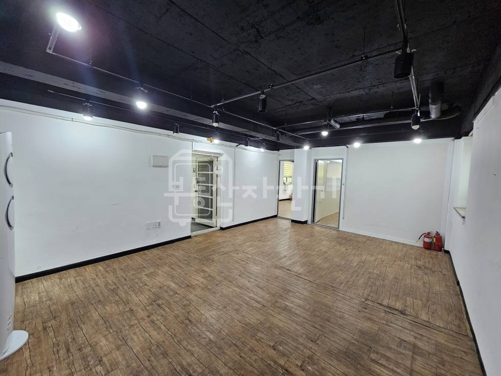 서울 강남구 신사동 594-28 무권리, 압구정역 7분, 역세권, 2층 임대 월세 매물번호 27710 사진 2