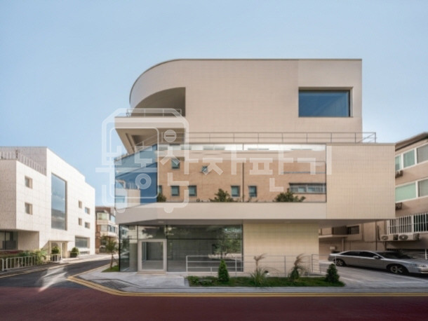 서울 강남구 신사동 신축 첫 입주, 압구정역 9분, 역세권, 1층 임대 월세 매물번호 29877 사진 2
