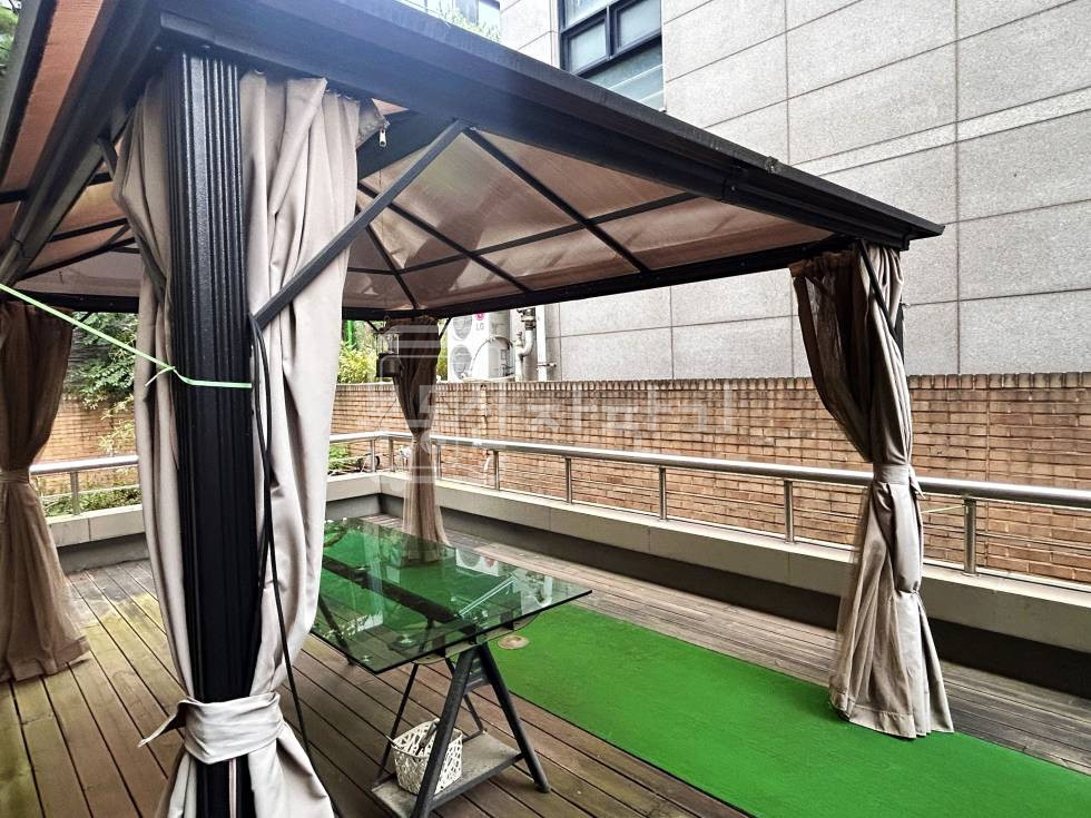 서울 강남구 논현동 언주역 도보 1분 초역세권 룸 많고 컨디션 좋은 2층 임대 월세 매물번호 30132 사진 2