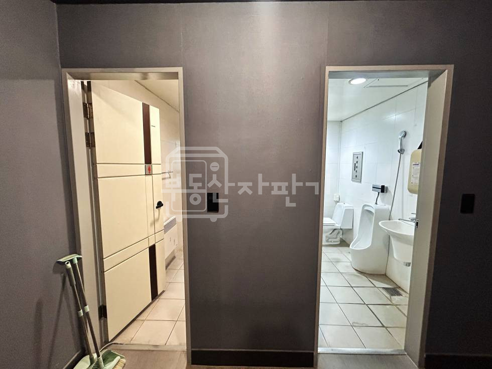 서울 강남구 논현동 언주역 도보 1분 초역세권 룸 많고 컨디션 좋은 2층 임대 월세 매물번호 30132 사진 6